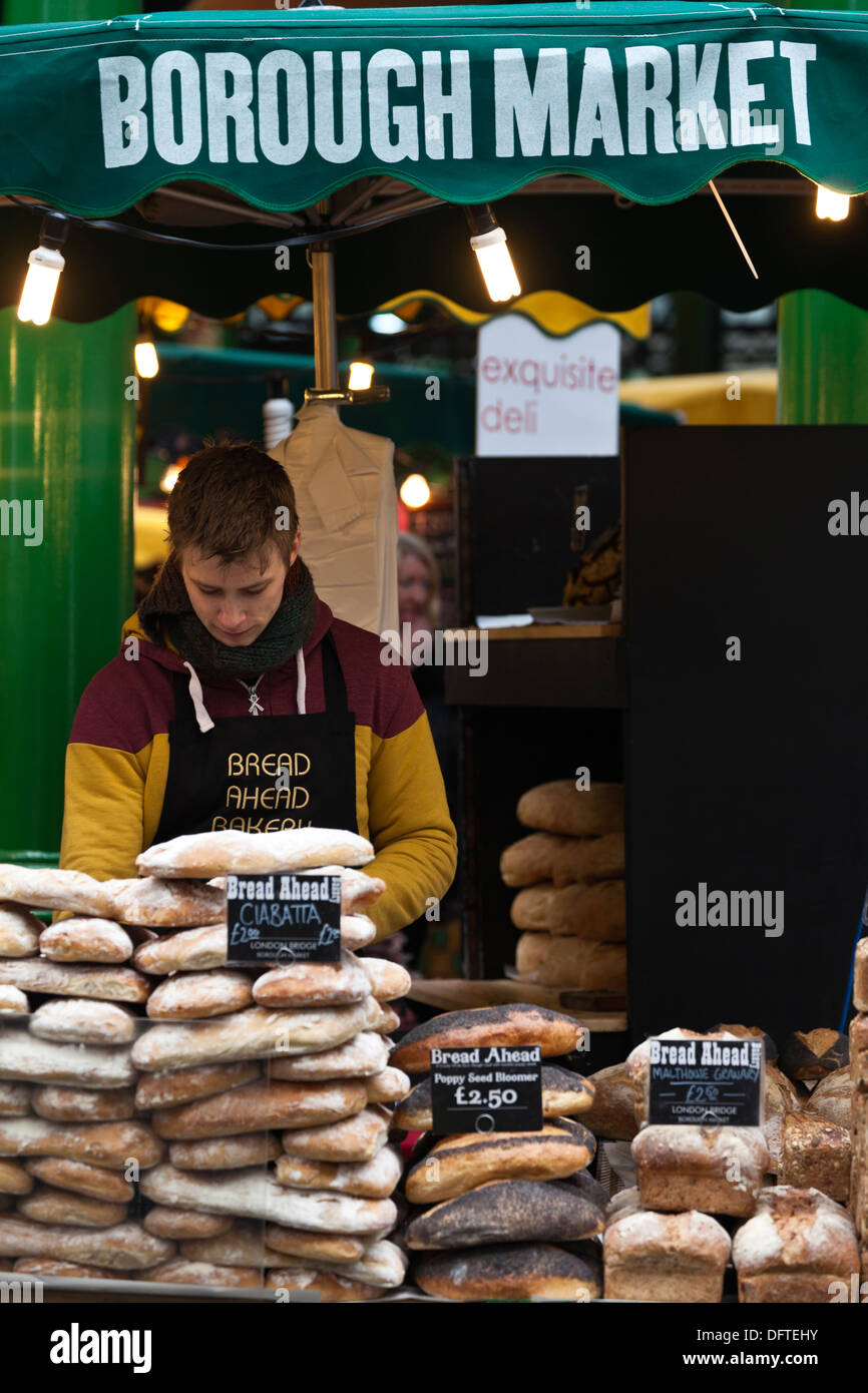 Pressione di stallo di panetteria, Borough Market, Southwark, Londra, Inghilterra. Foto Stock