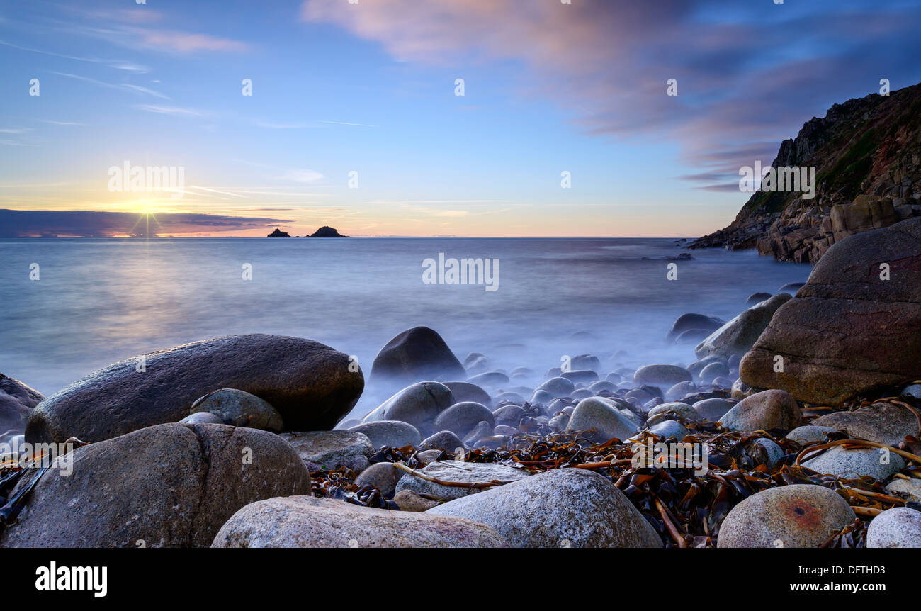 Porth Nanven cove noto anche come Cot Valley spiaggia vicino a St solo sulle terre fine Penisola di Cornovaglia Foto Stock