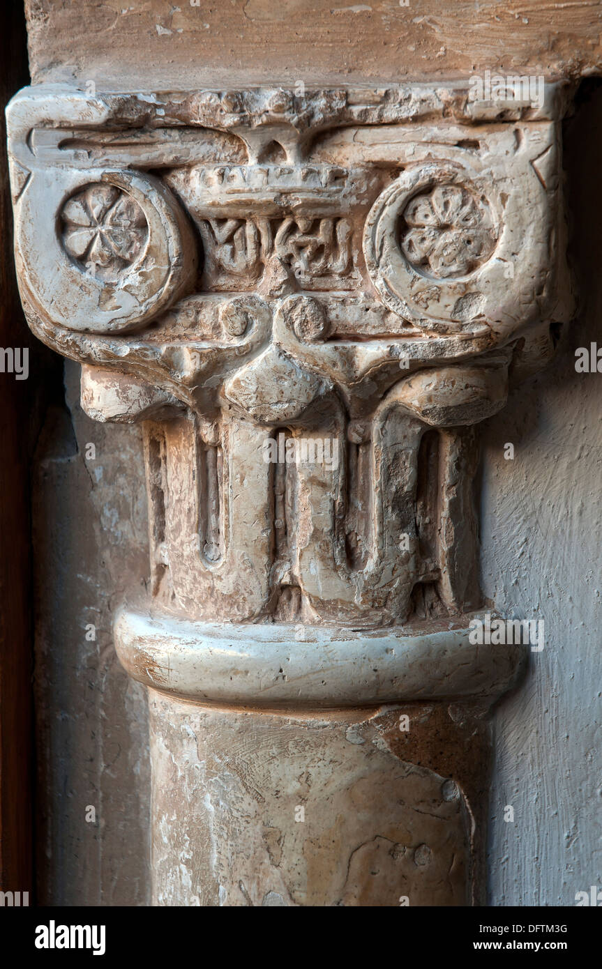 Corte dei Leoni - Colonna di capitale, Alhambra di Granada, regione dell'Andalusia, Spagna, Europa Foto Stock