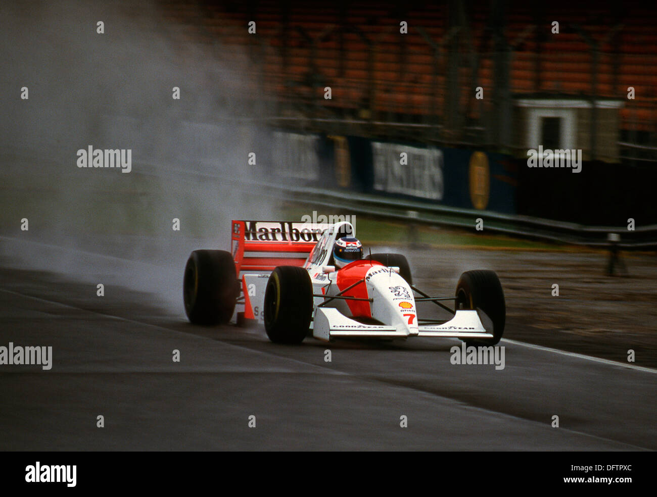 McLaren Peugeot MP4-9, Mika Hakkinen test di pneumatici a Silverstone 1994. Foto Stock