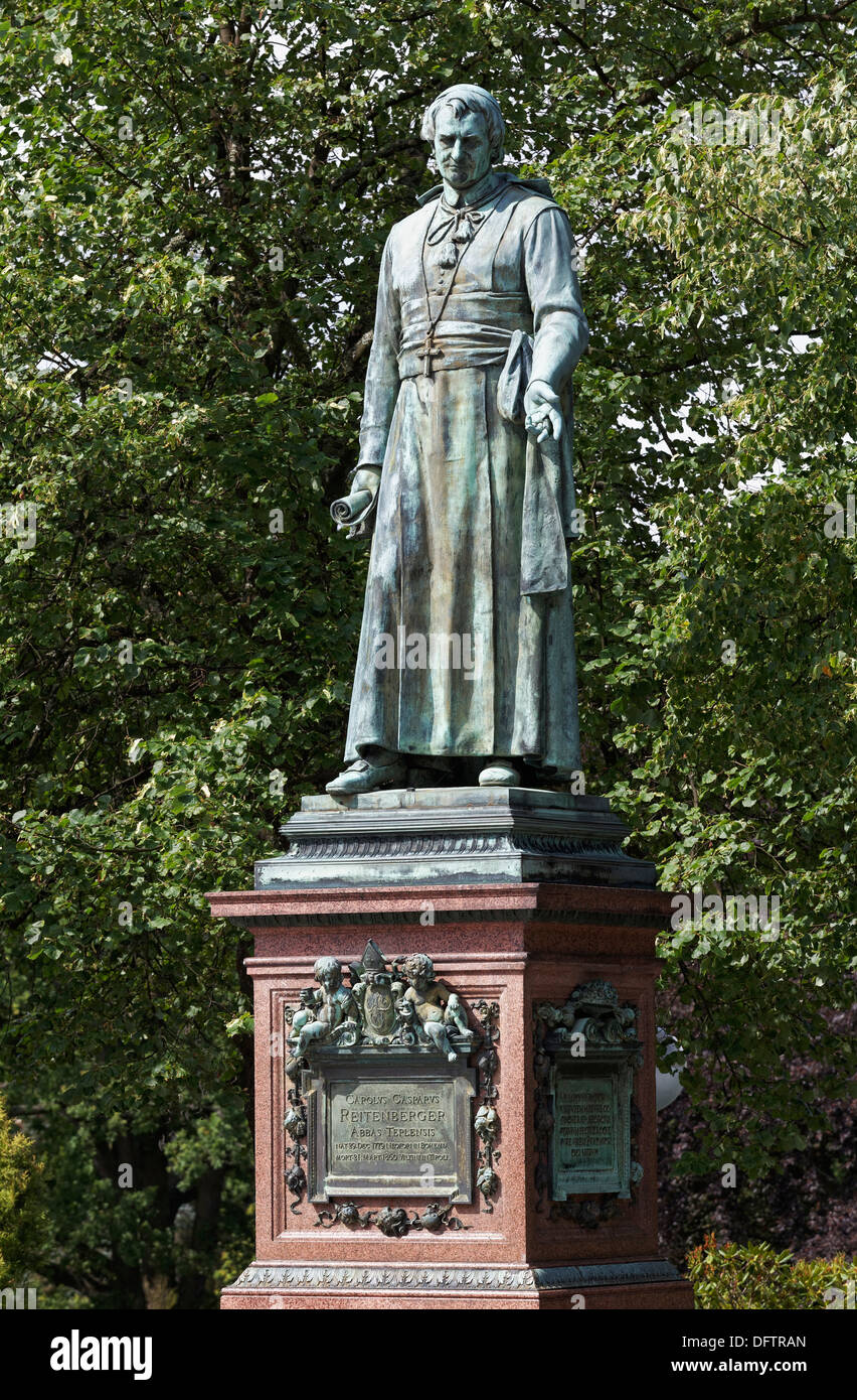 Statua di Abate Karl Prokop Reitenberger, fondatore di Marienbad, Mariánské Lázně, Regione di Karlovy Vary, Boemia Foto Stock
