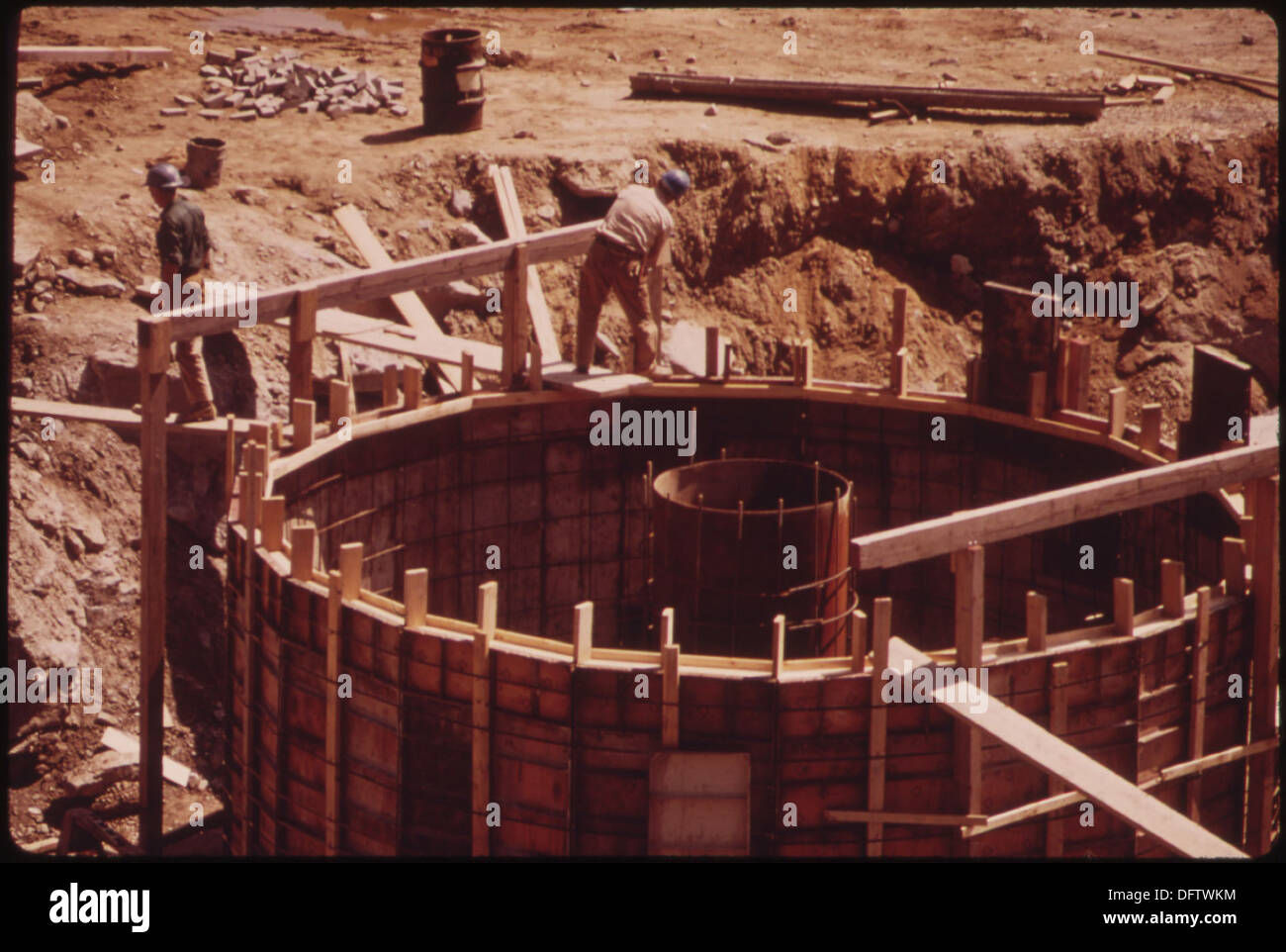 Un impianto di depurazione è in costruzione a Fitchburg con l'assistenza dell'EPA, volto a migliorare la gestione locale delle acque reflue e la salute ambientale. Foto Stock