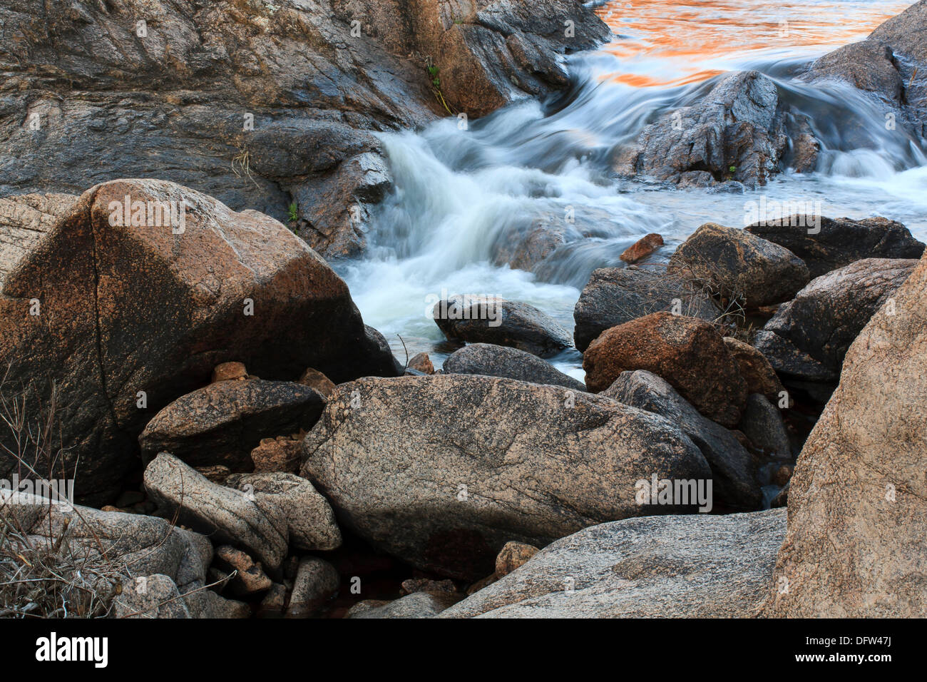 Cascades in Cache Creek in 40 piedi foro nel Wichita Mountains National Wildlife Refuge. Foto Stock
