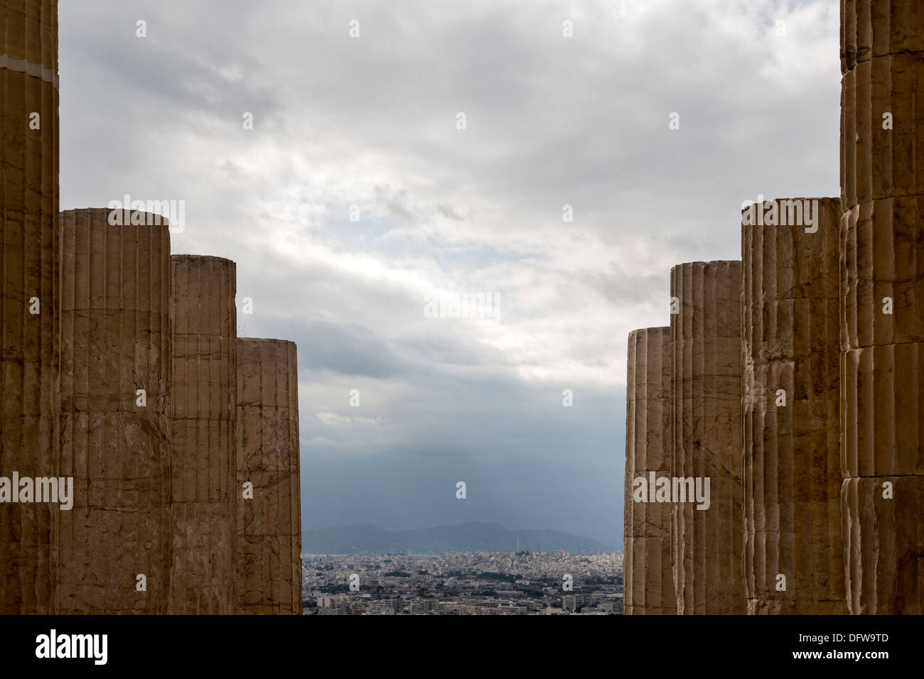 Antica pilastri propilei sito archeologico Acropoli Atene Grecia Foto Stock