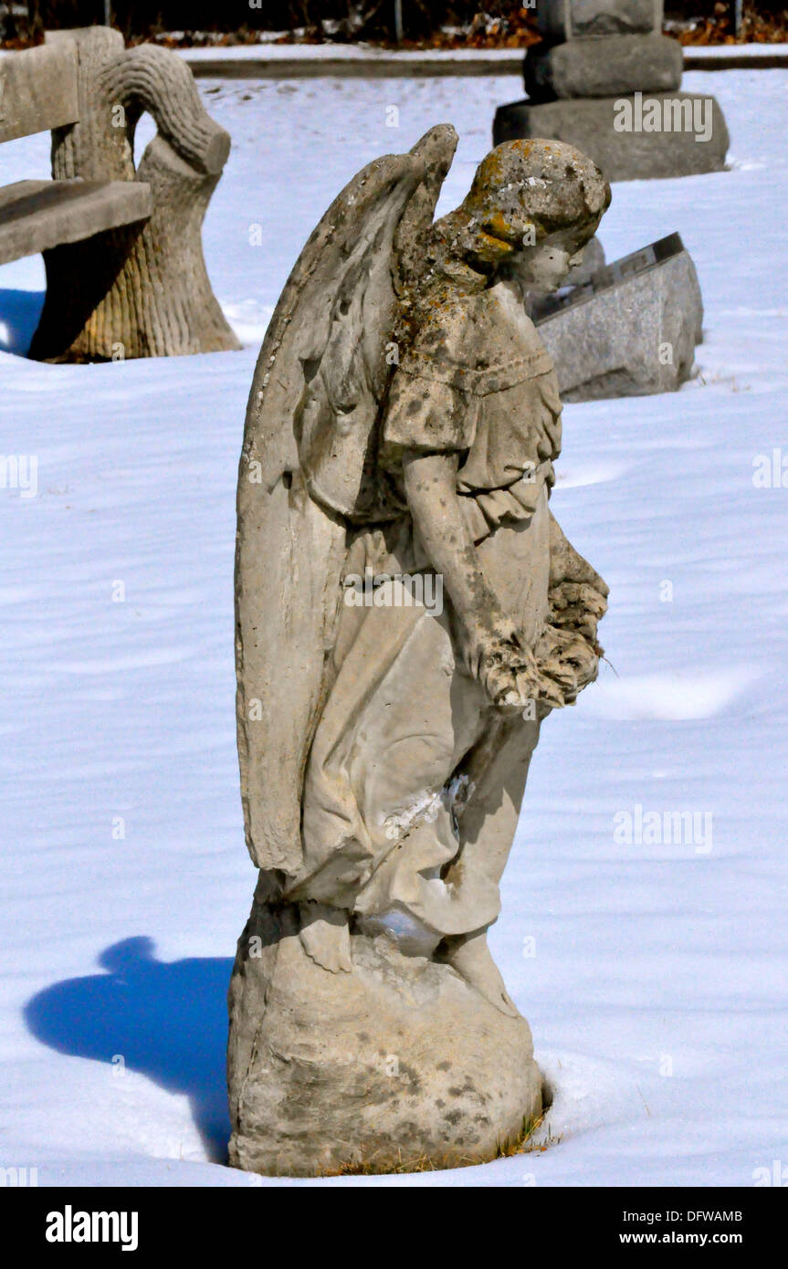 Statue di marmo in un cimitero Foto Stock