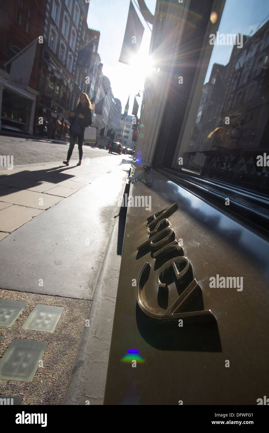 Asprey gioielli in pelle argento regalo e memorizzare il nuovo Bond Street Londra Foto Stock