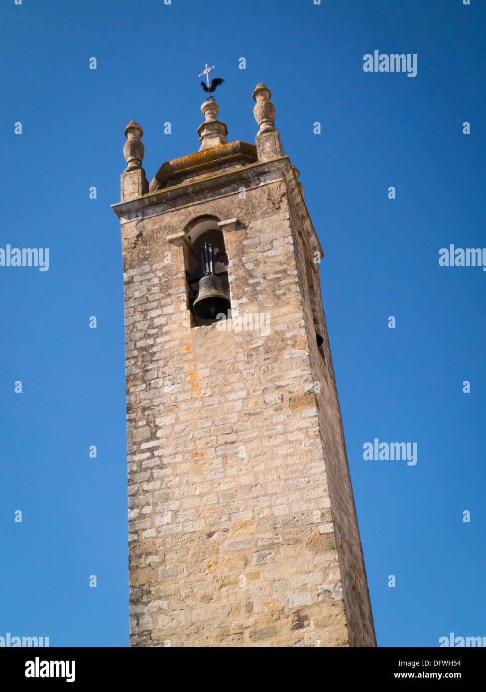 Il portogallo algarve , loule stand alone blocco grigio belfry igreja matriz de / Chiesa di San Clemente è stato precedentemente minareto della moschea Foto Stock