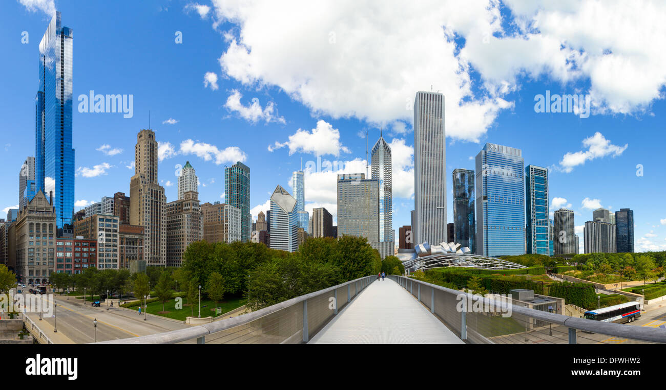 Chicago Panorama da Nichols Bridgeway, il Millennium Park Foto Stock