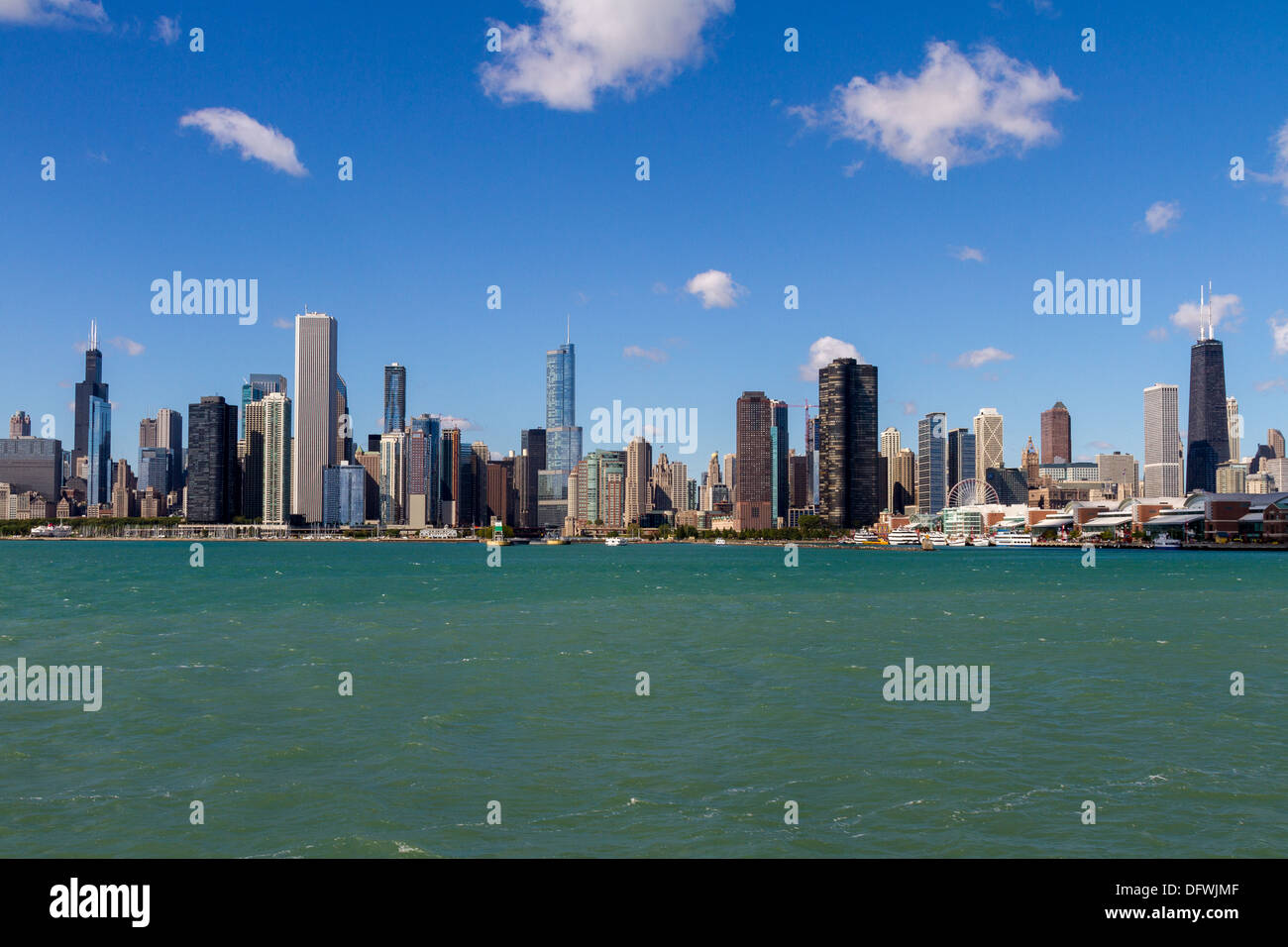 Sullo skyline di Chicago dal Lago Michigan Foto Stock