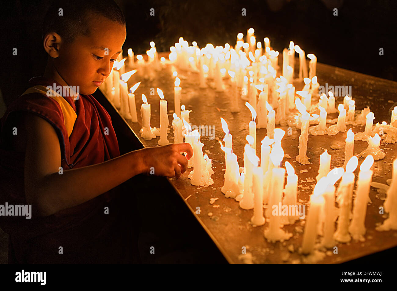 Monaco novizio , nel monastero Namgyal,nel complesso Tsuglagkhang. McLeod Ganj Dharamsala, Himachal Pradesh, India, Asia Foto Stock