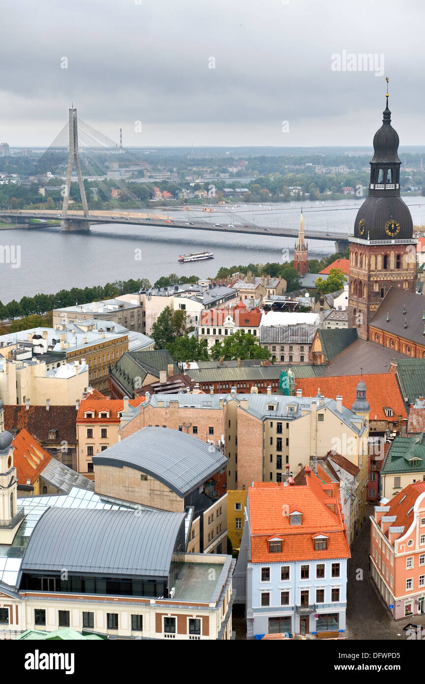 Centro di riga con il fiume Daugava. Vista da sopra Foto Stock
