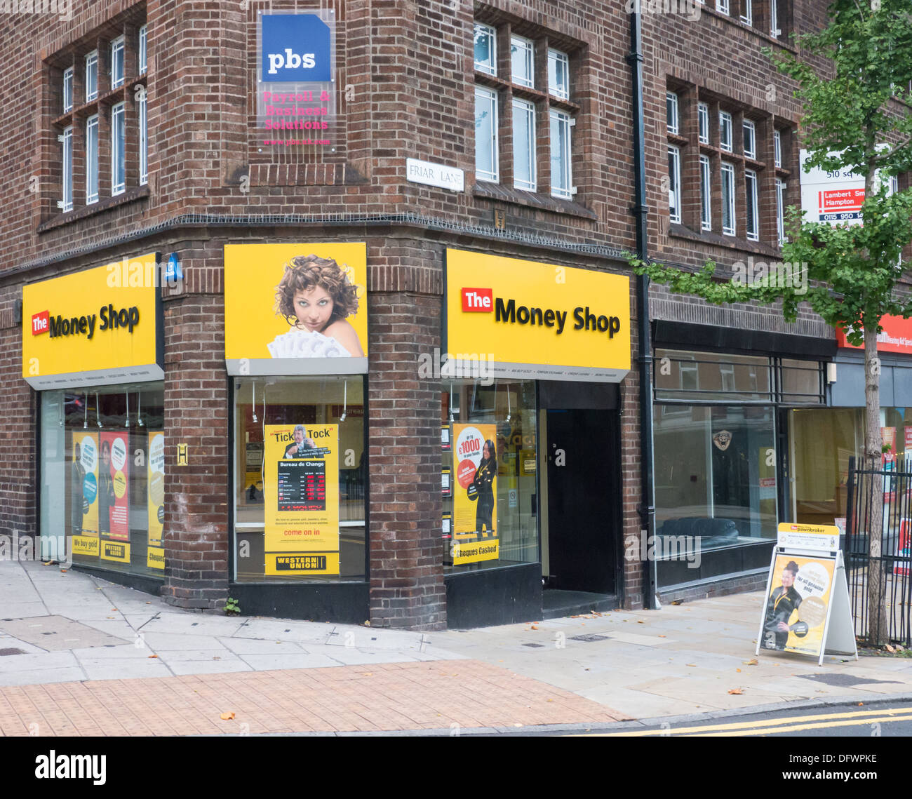 Il denaro Shop Payday Loan Company e Pawnbrokers possedute da Dollar Financial Corp Nottingham, Regno Unito Regno Unito Foto Stock