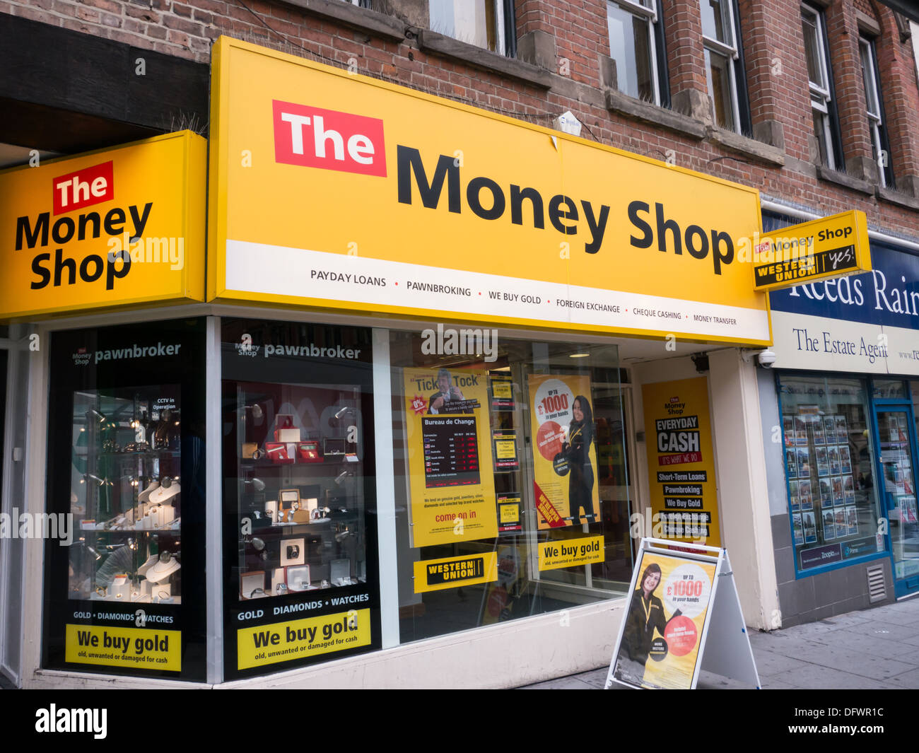 Il denaro Shop Payday Loan Company e Pawnbrokers possedute da Dollar Financial Corp Nottingham, Regno Unito Regno Unito Foto Stock