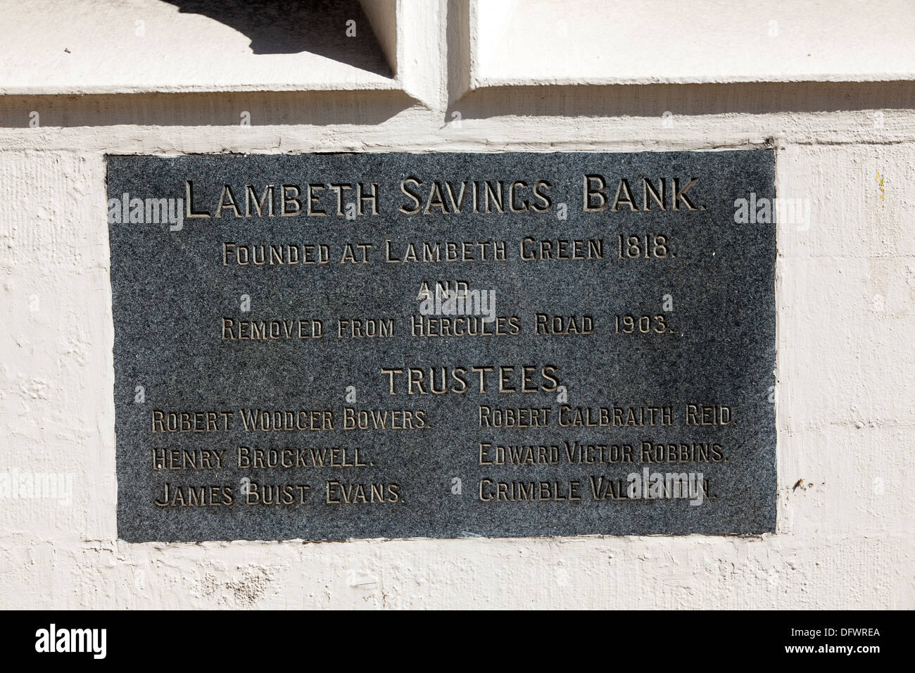 Lambeth Savings Bank, pietra di fondazione, Kennington Road, Londra, Regno Unito. Foto Stock