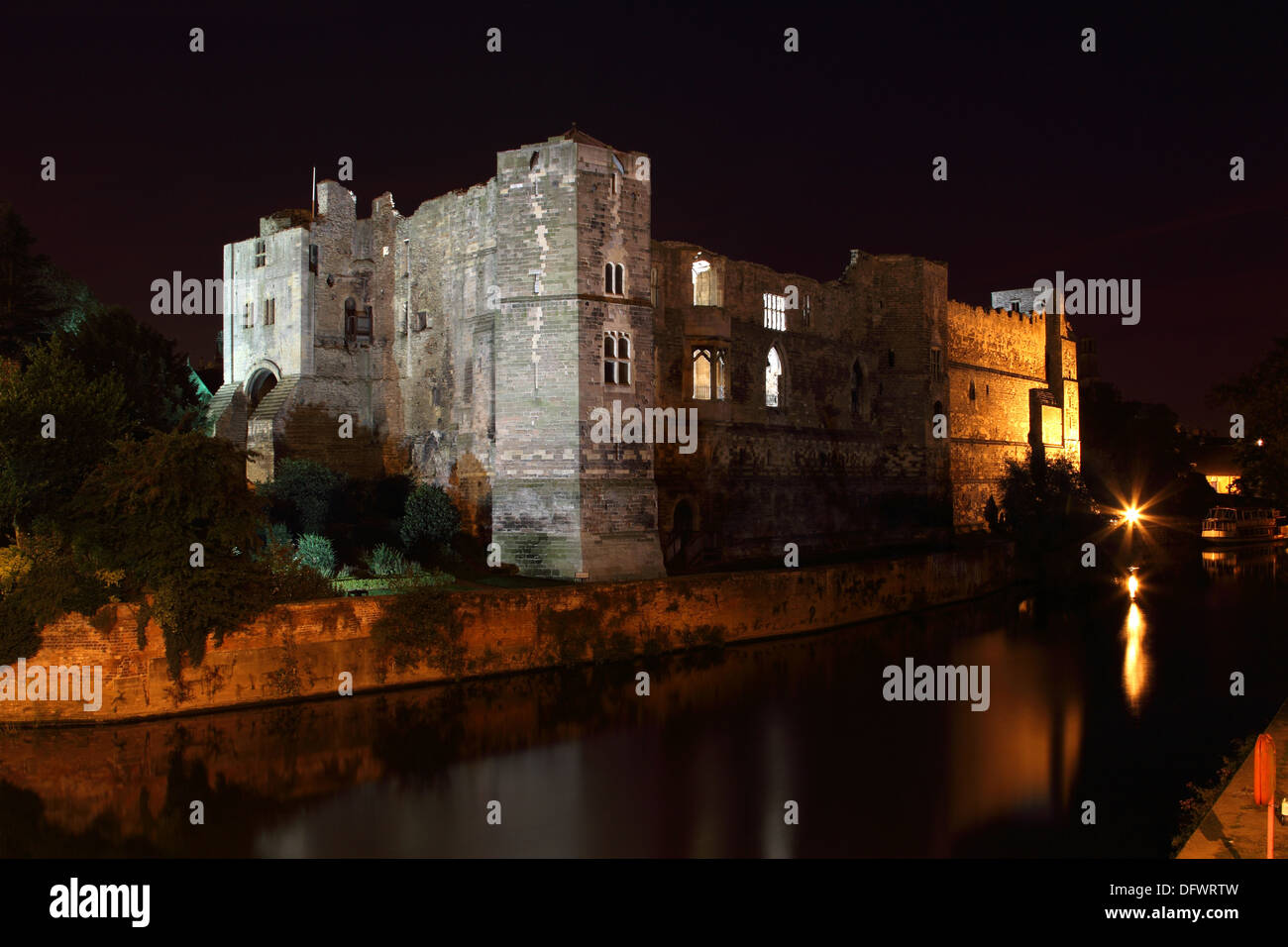 Newark Castle , Nottinghamshire, restaurata da Anthony Salvin nel 1840 Foto Stock