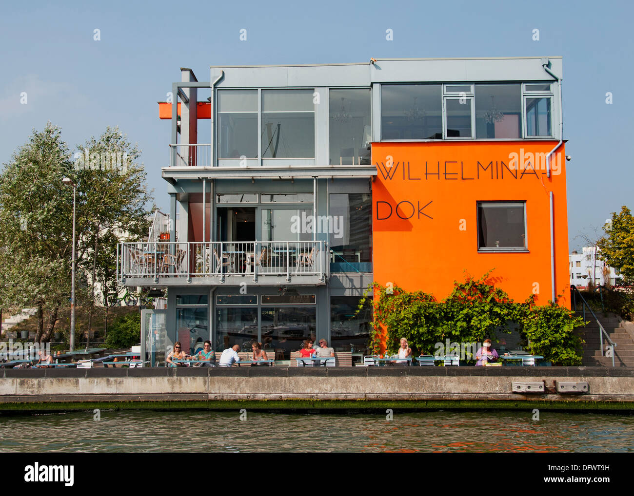 Canale di Amsterdam het IJ Noordhollands Zeekanaal Wilhelmina Dok Foto Stock