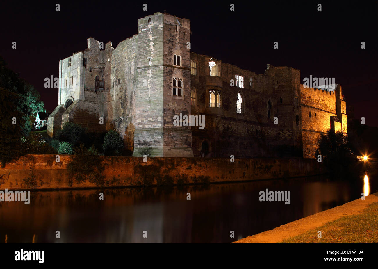 Newark Castle , Nottinghamshire, restaurata da Anthony Salvin nel 1840 Foto Stock