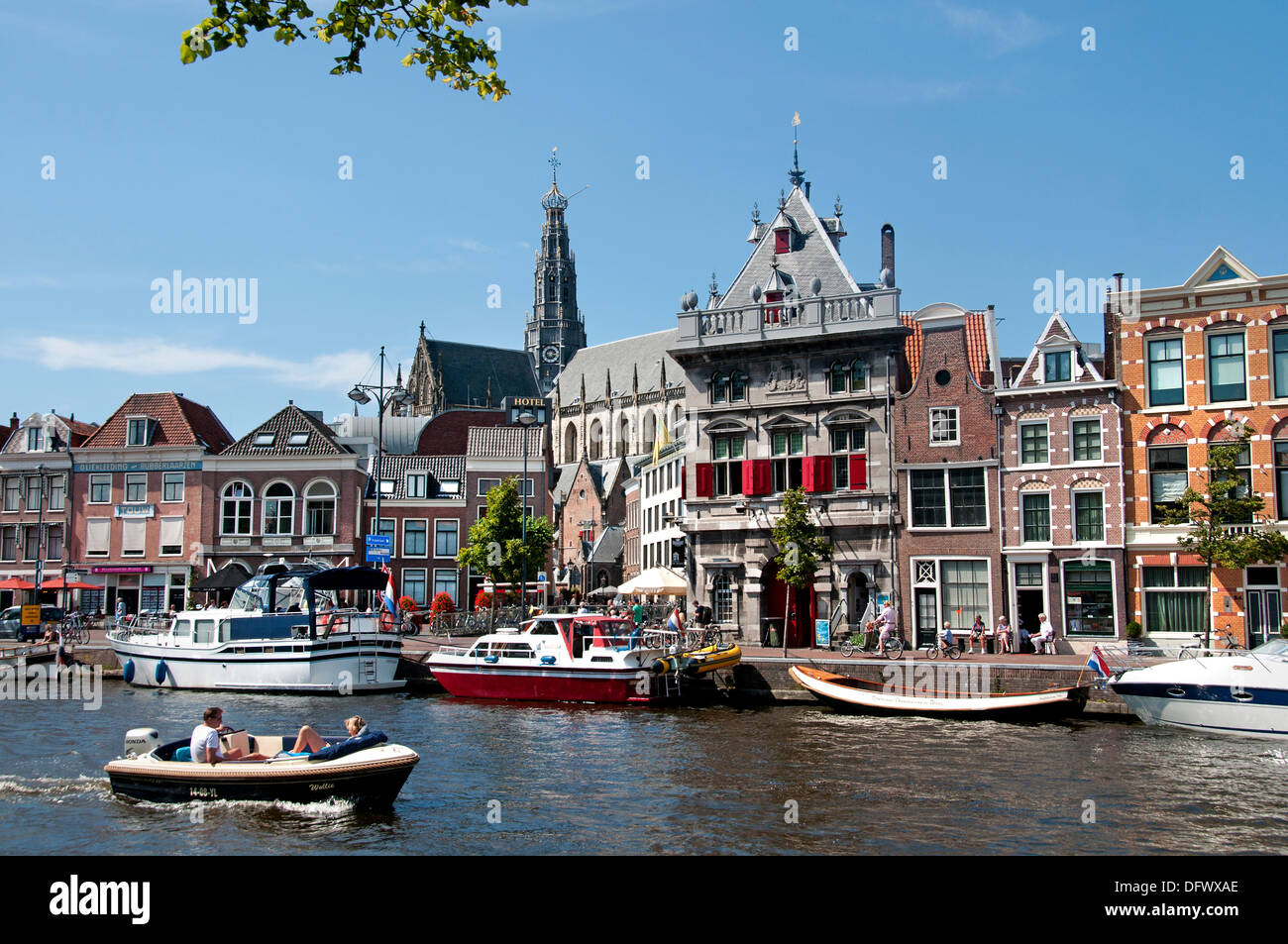 Haarlem fiume Spaarne Città Paesi Bassi città in barca Foto Stock