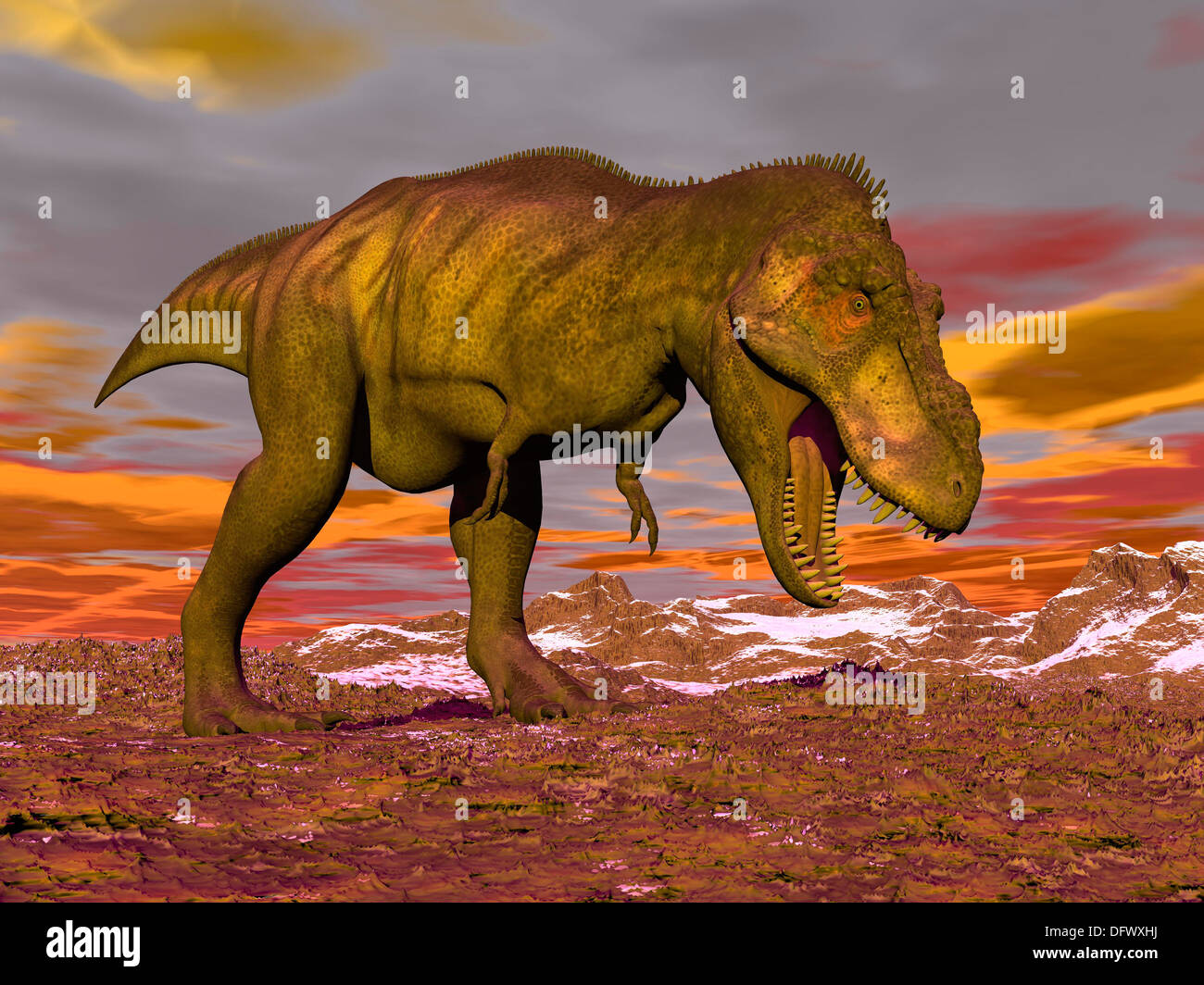 Aggressivo Tyrannosaurus Rex dinosauro a piedi nel deserto su un nuvoloso giorno di inverno con la bocca aperta che mostra i suoi denti. Foto Stock