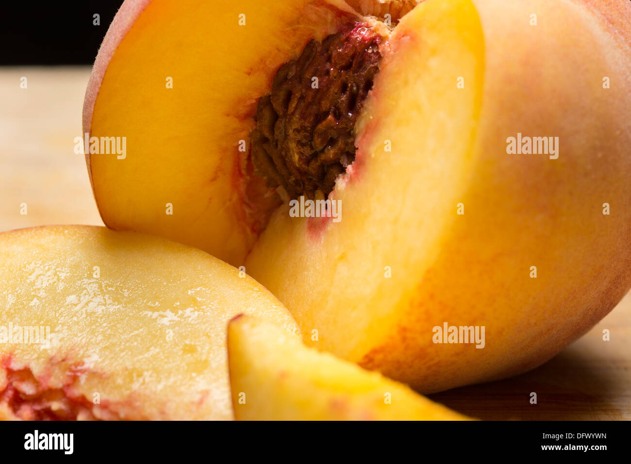 Peach taglio aperto Foto Stock