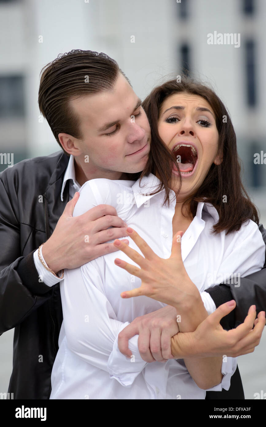 Dating abuso emotivo