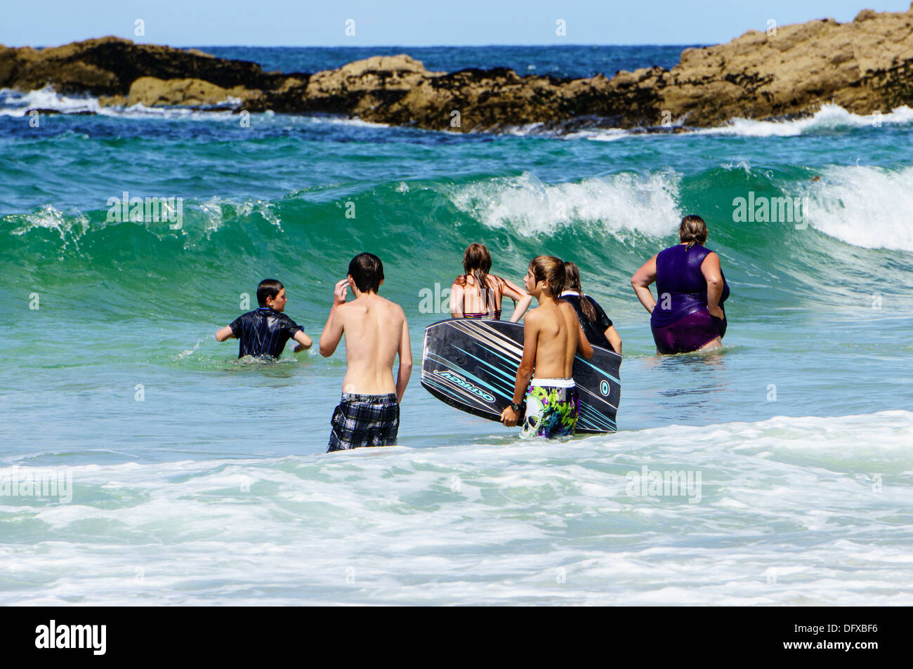 Body Boarding le onde a Plemont in Jersey Isole del Canale Foto Stock