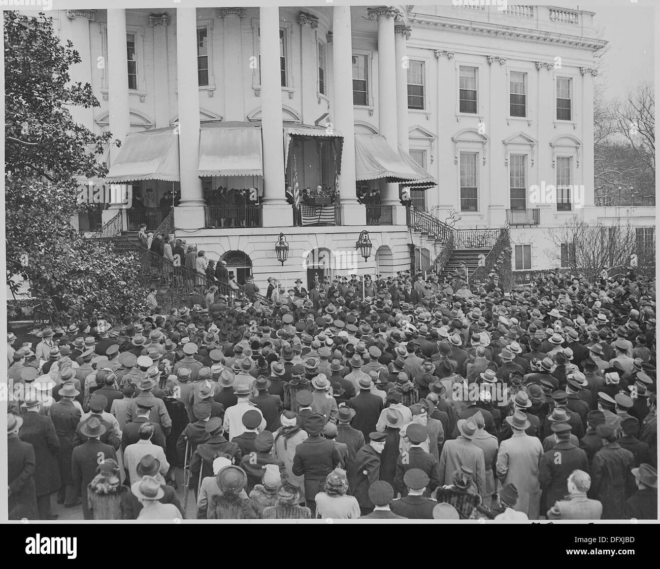 Questa fotografia storica cattura il presidente Franklin D. Roosevelt che tiene il suo quarto discorso inaugurale. Roosevelt prestò servizio dal 1933 al 1945 ed è stato eletto con quattro mandati in carica senza precedenti. Foto Stock