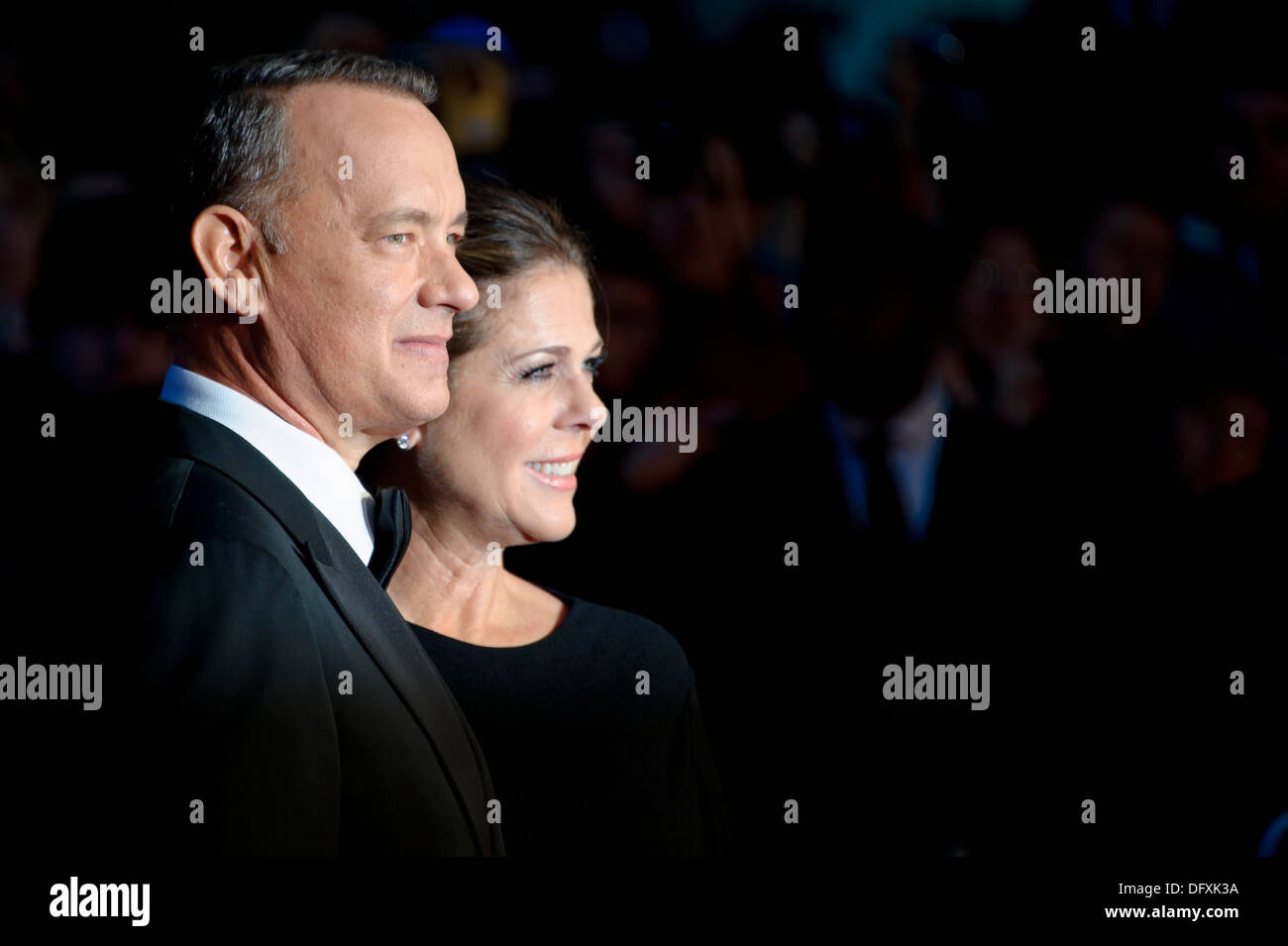 U.S attori Tom Hanks e Rita Wilson arriva per il BFI London Film Festival premiere europeo del capitano Phillips. Foto Stock
