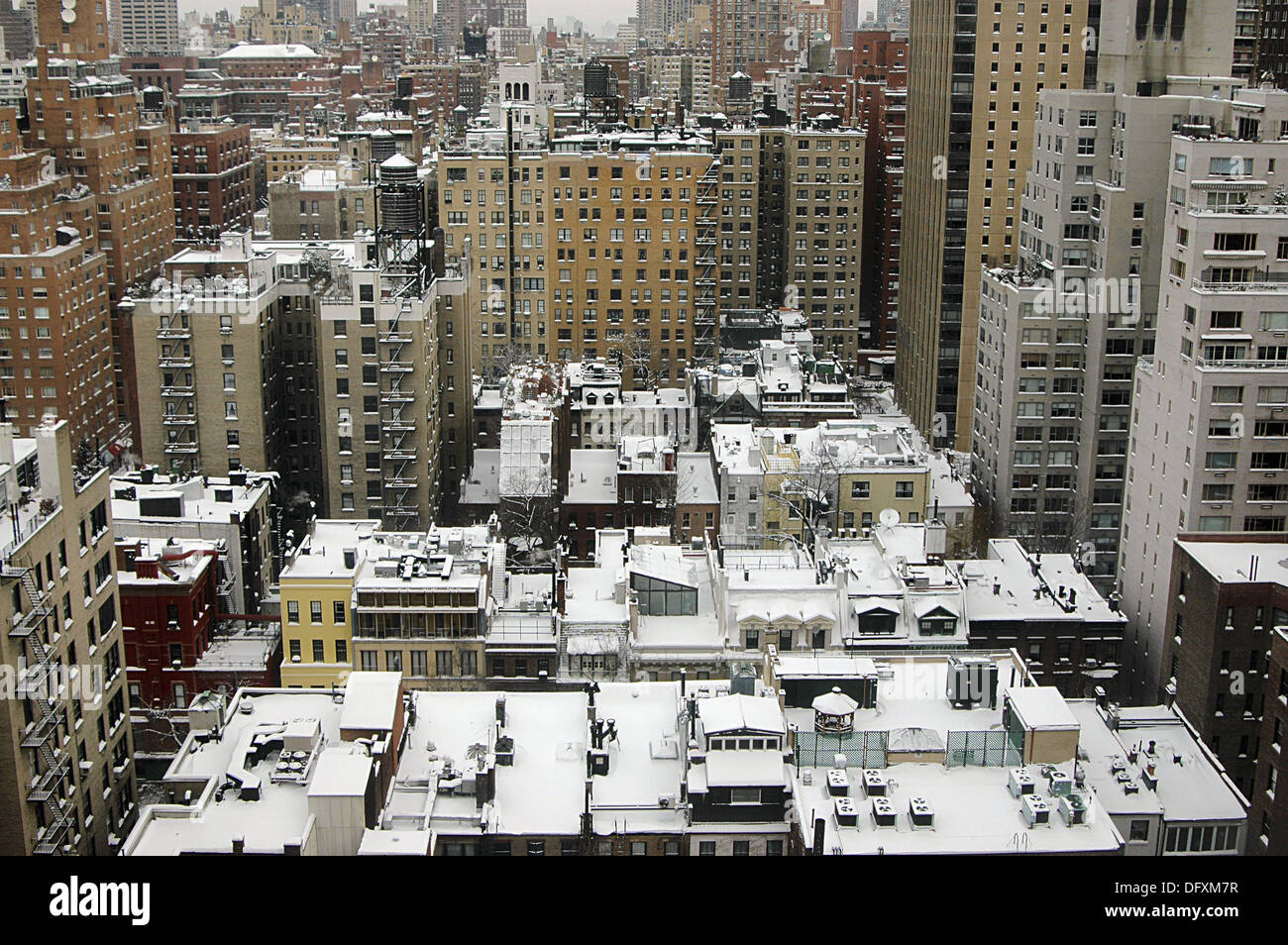 Coperta di neve New York City tetti, visto dal lato est superiore Foto  stock - Alamy