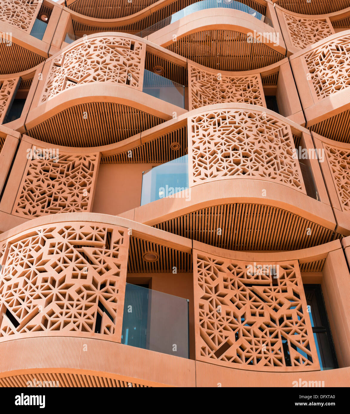 Student Accommodation edificio all Istituto di Scienza e tecnologia a Masdar City ad Abu Dhabi Emirati Arabi Uniti EMIRATI ARABI UNITI Foto Stock