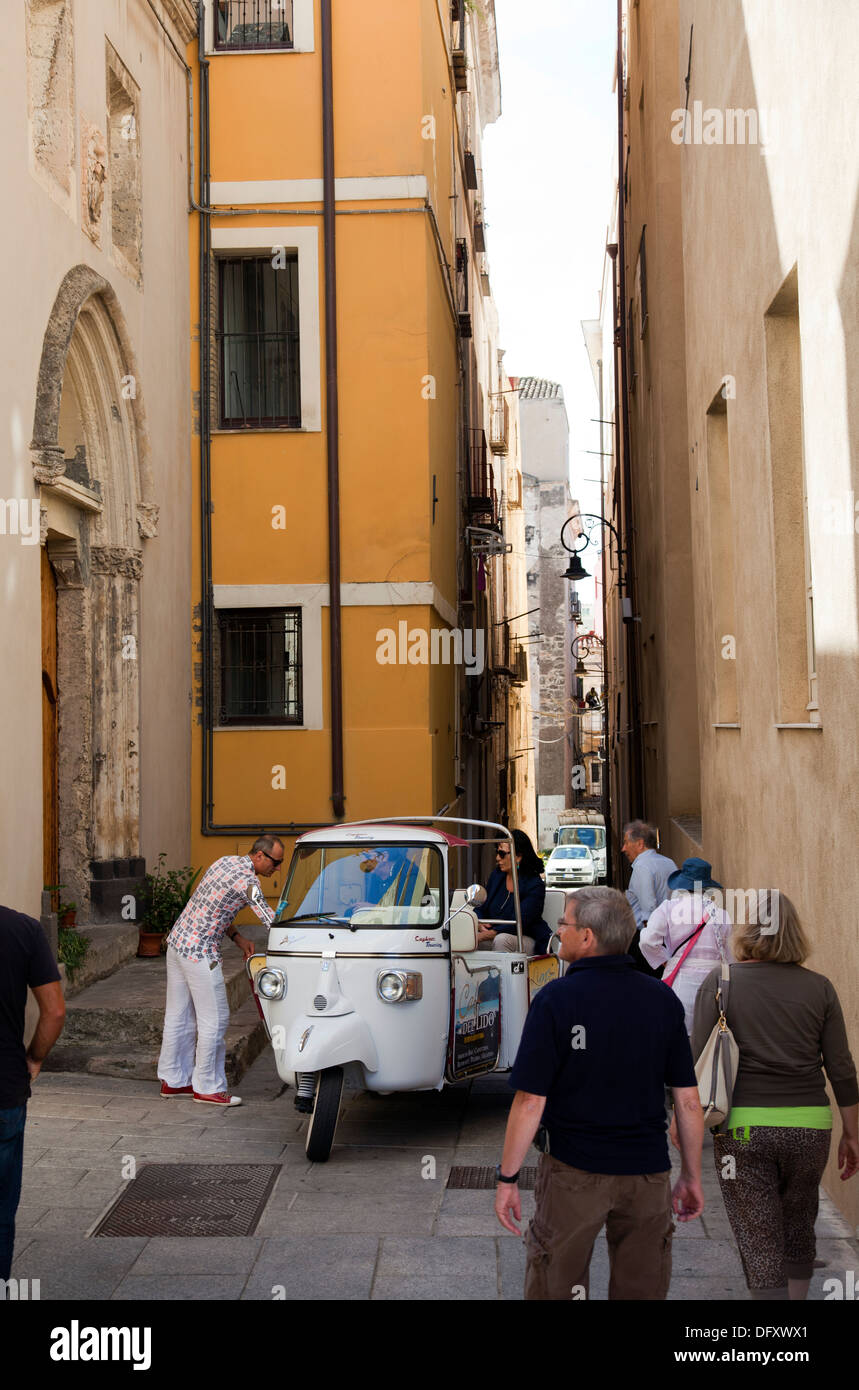 Cagliari Touring veicolo in uno storico castello Centro - Sardegna Foto Stock