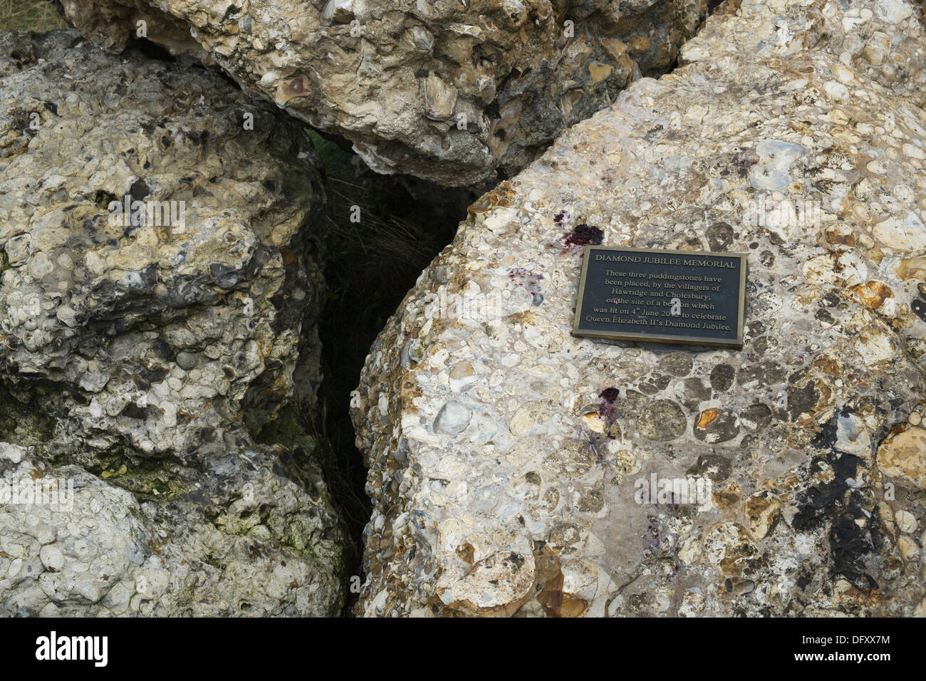 Budino di tre pietre sul comune Cholesbury Bucks Regno Unito come un memoriale per contrassegnare il diamante della regina giubileo nel 2012 Foto Stock