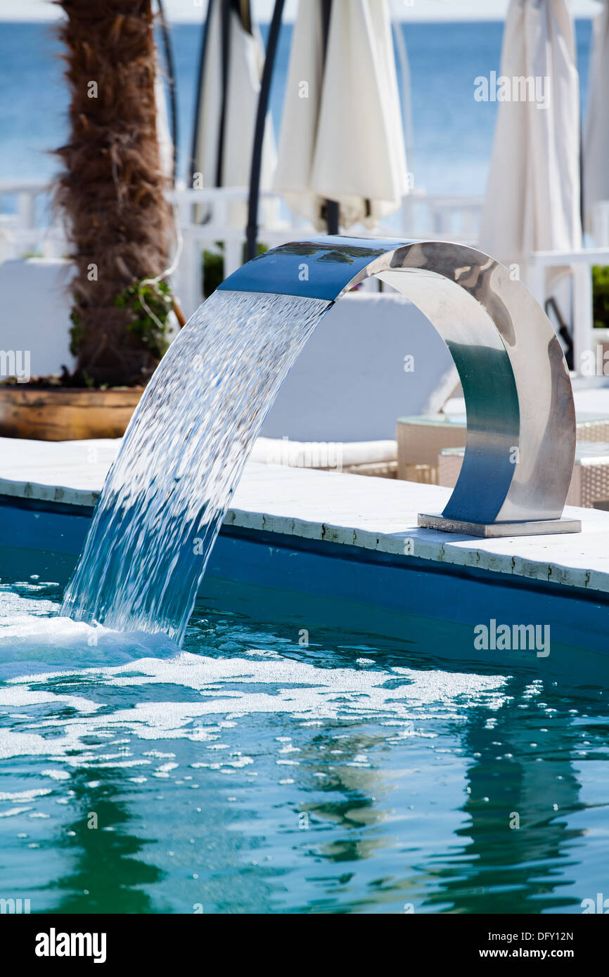 Piscina a getto a cascata seashore closeup Foto Stock