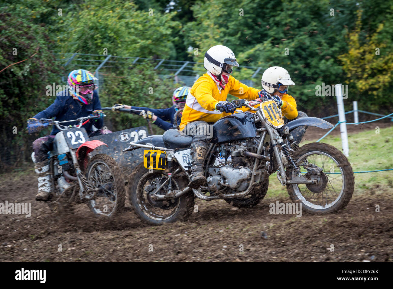 Moto-X bici e sidecar Racing alla 2013 Goodwood incontro, Sussex, Regno Unito. Foto Stock
