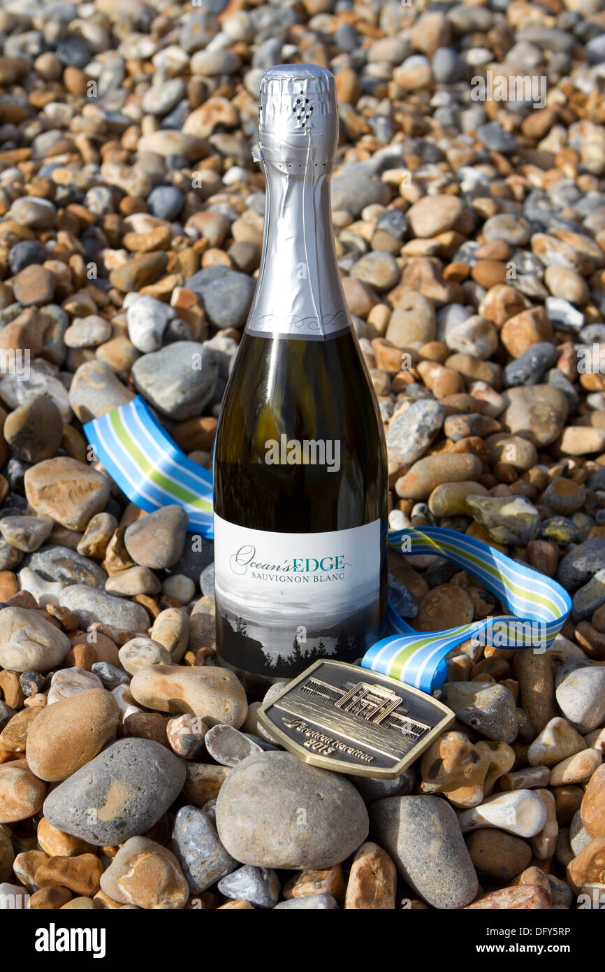 Fizz celebrativo dopo la finitura di una maratona. La spiaggia di Brighton. Foto Stock