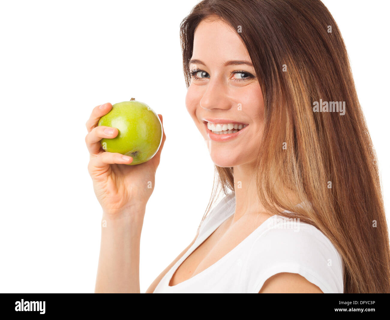 Bella giovane donna tenendo una mela verde, isolato su bianco Foto Stock