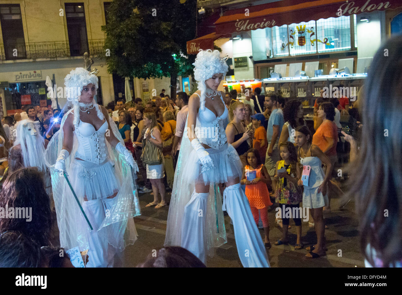 Gli artisti interpreti o esecutori ad Avignone durante il festival di teatro Luglio 13, Provenza, Francia Foto Stock