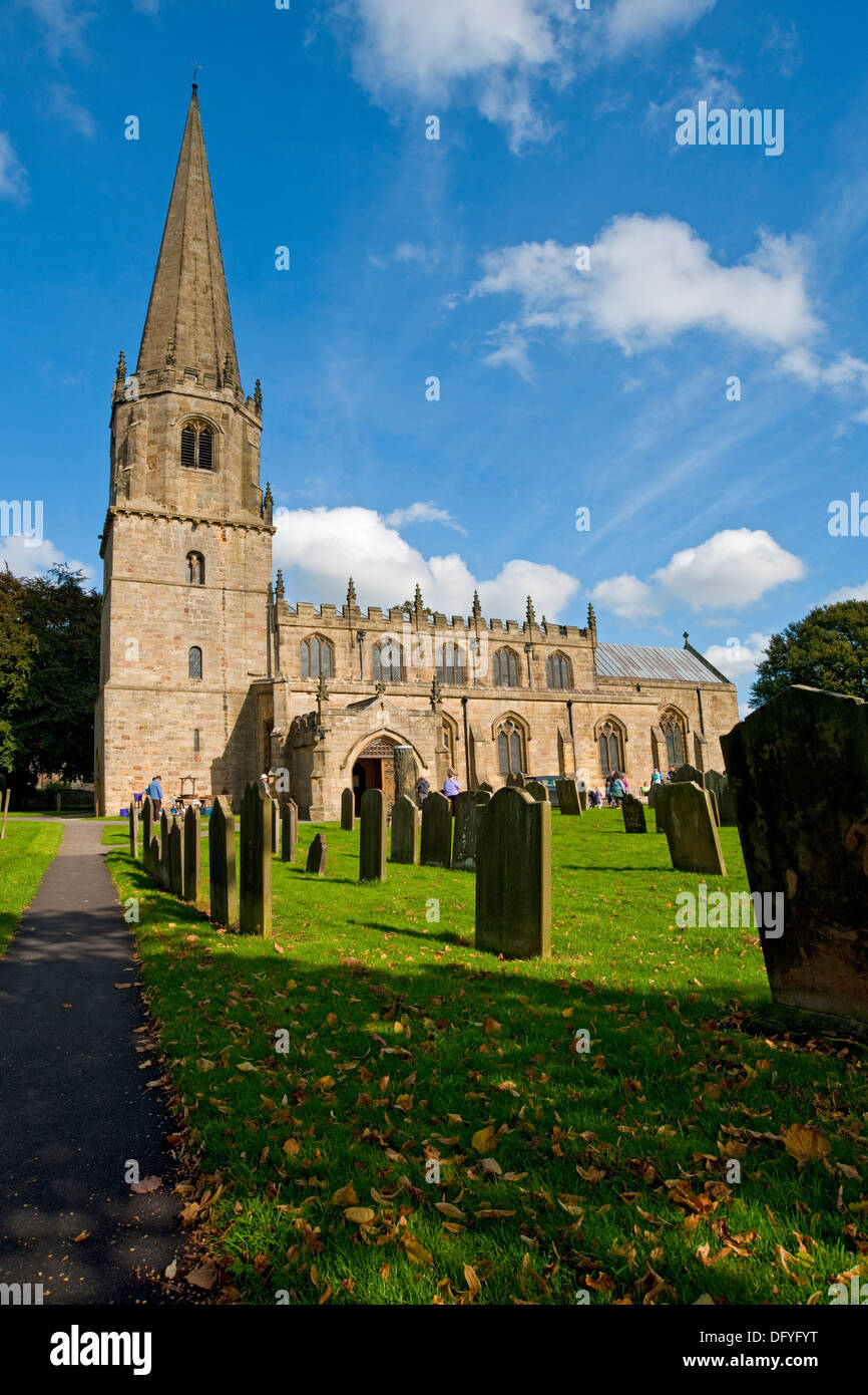 Chiesa Parrocchiale di St Marys esterno villaggio di Masham North Yorkshire Dales Inghilterra Regno Unito Gran Bretagna Foto Stock