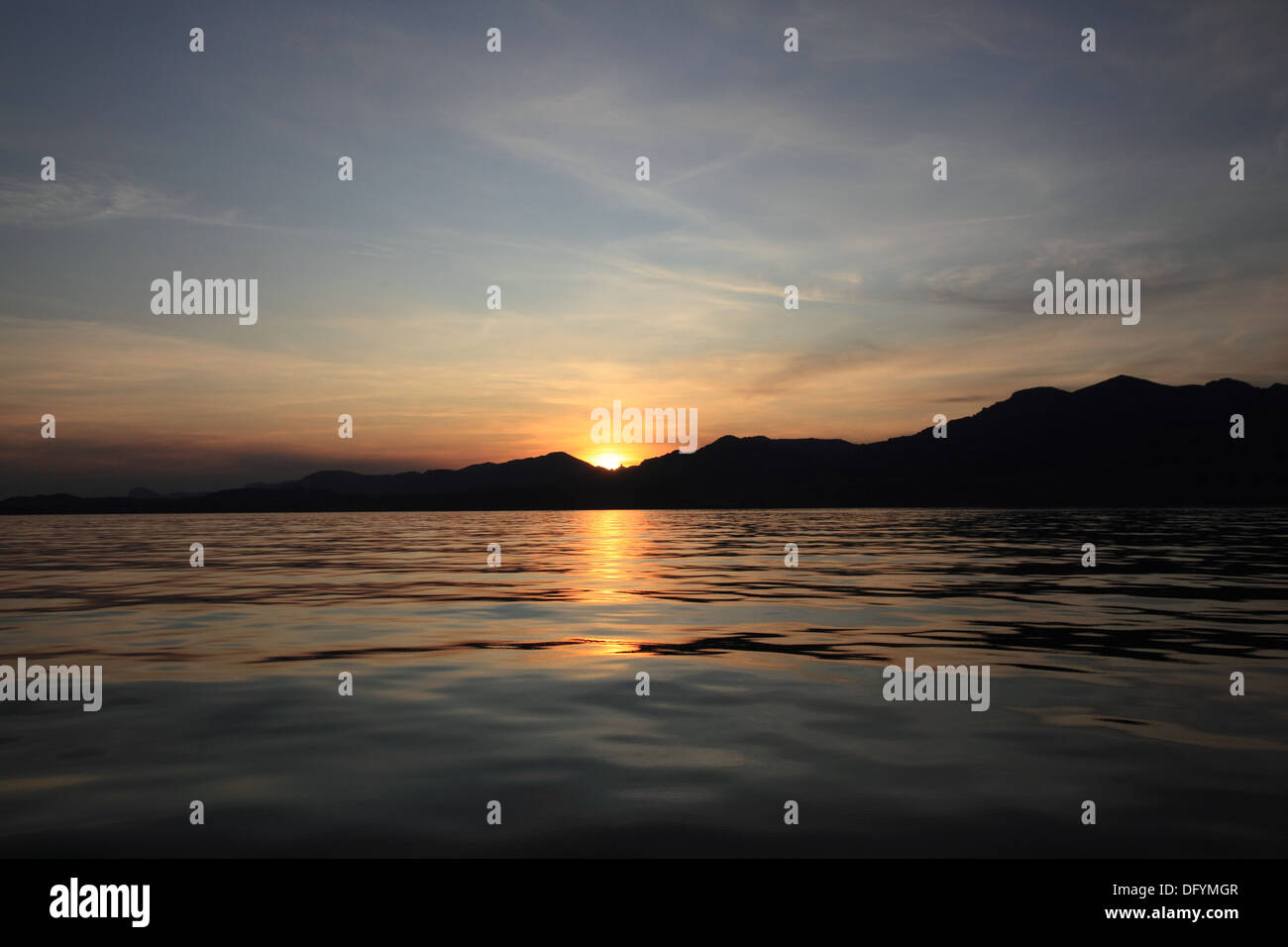 Bel tramonto sul mar nero Foto Stock