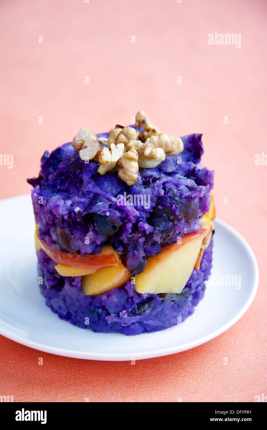 Il cielo e la terra con patate viola Foto Stock