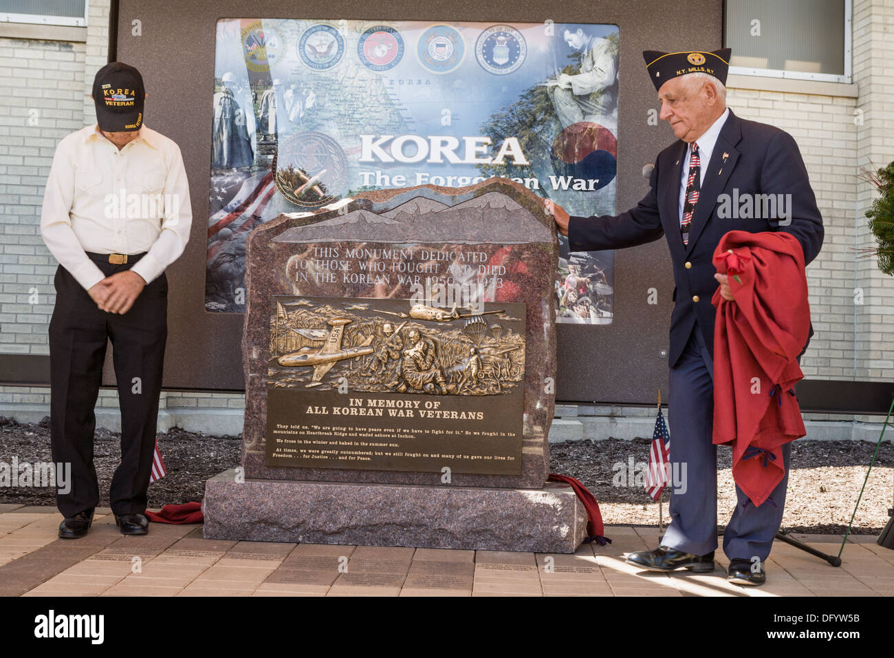 Momento di silenzio alla dedizione di Korean Veterans Memorial. Grande New York State Fair, Siracusa. Foto Stock