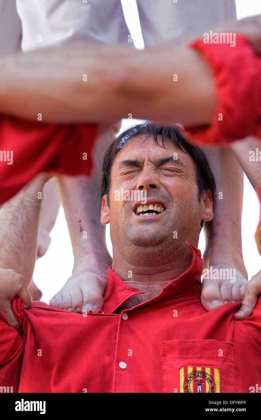 "Castellers' edificio torre umana, una tradizione catalana. Foto Stock