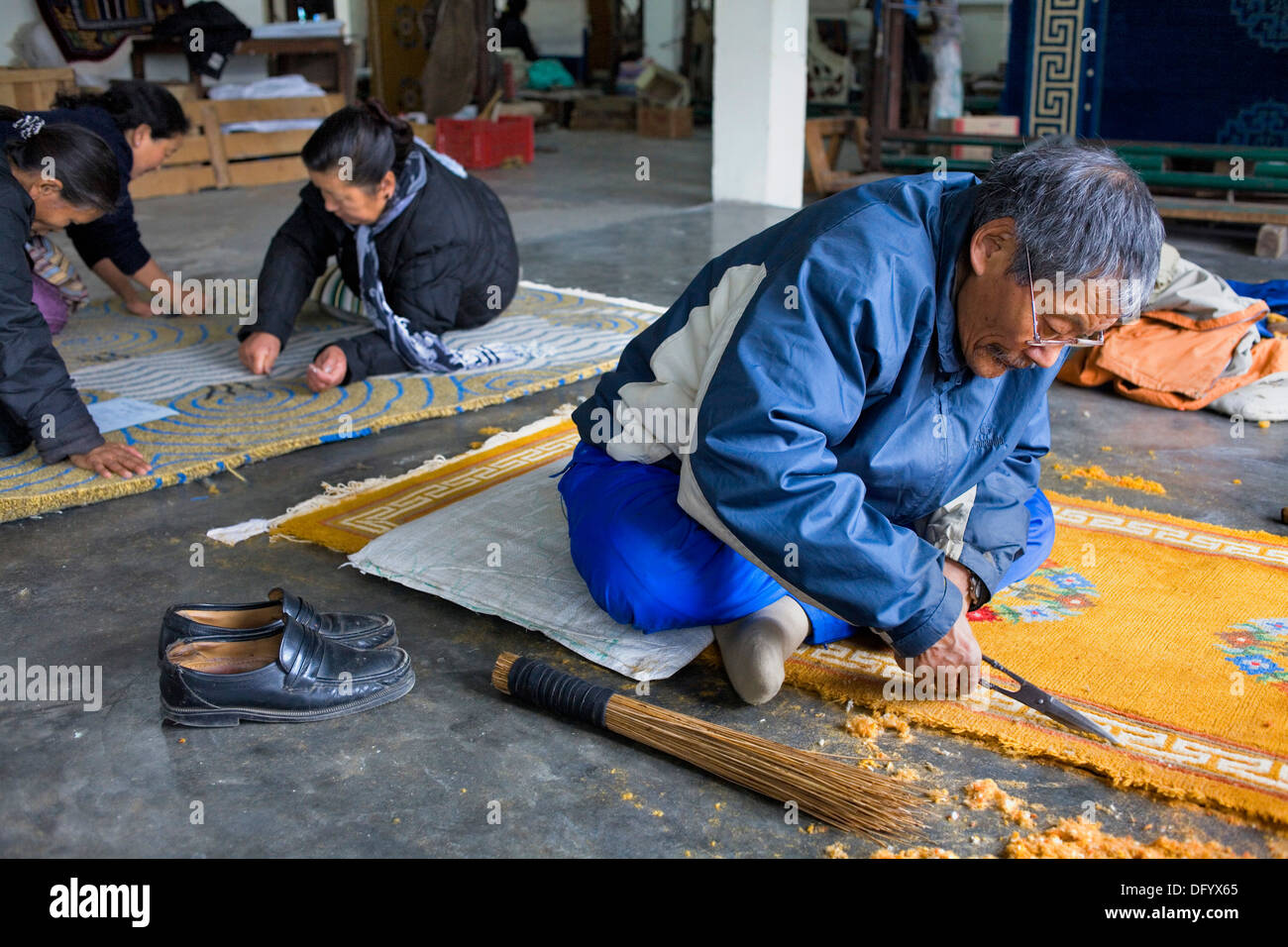 Workshop di artigianato tibetano centro.tappeti.McLeod Ganj Dharamsala, Himachal Pradesh, India, Asia Foto Stock