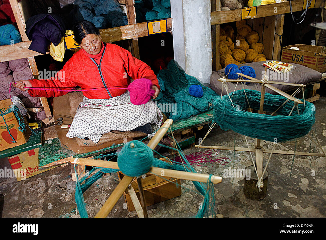 Workshop di artigianato tibetano Center.Lana.McLeod Ganj Dharamsala, Himachal Pradesh, India, Asia Foto Stock