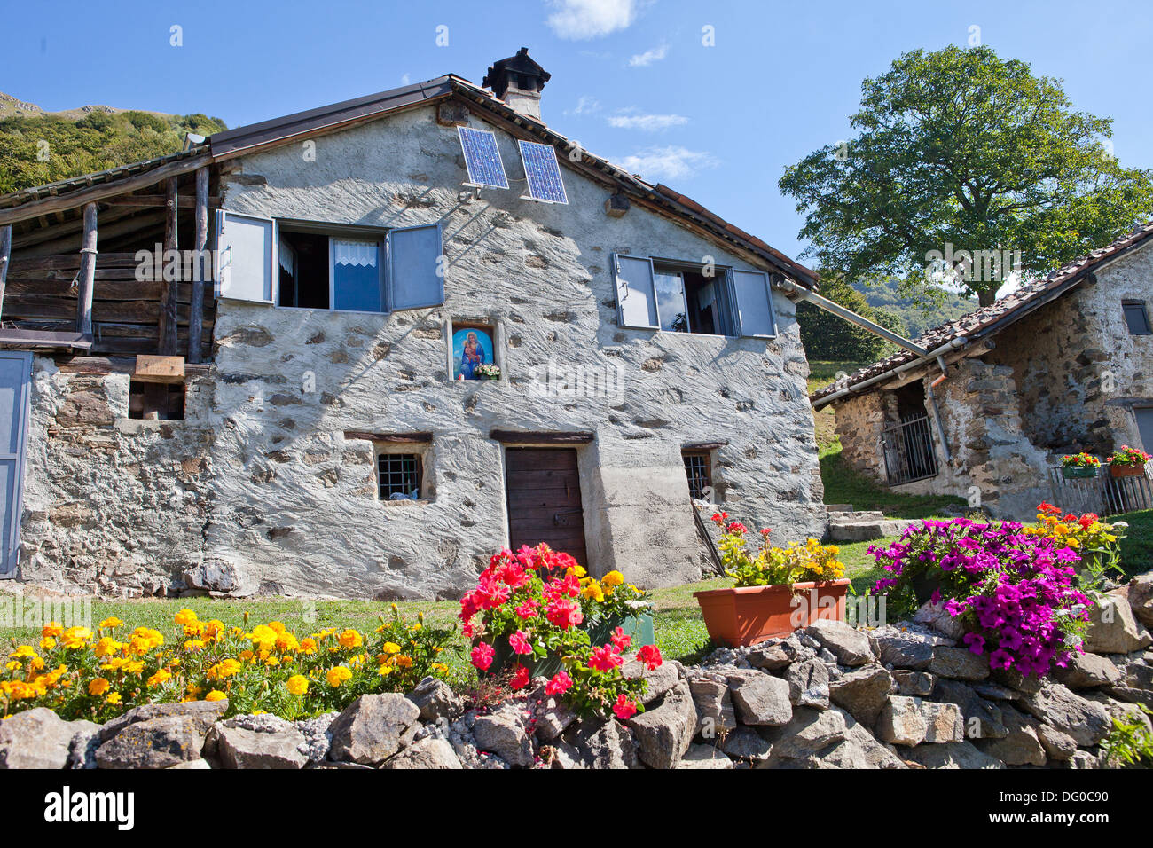 L'Europa, Italia, Lombardia, Valsassina, paesaggio, Europa, Italia, Lombardia, Valsassina, valley, giorno di viaggio, nessuno, chalet, Foto Stock