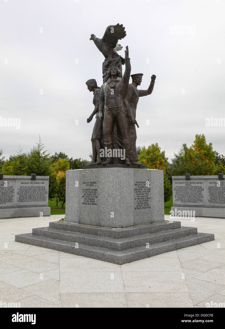 Il servizio polacco di uomini e donne Memorial presso il National Memorial Arboretum Alrewas, Lichfield, Staffordshire, England, Regno Unito Foto Stock