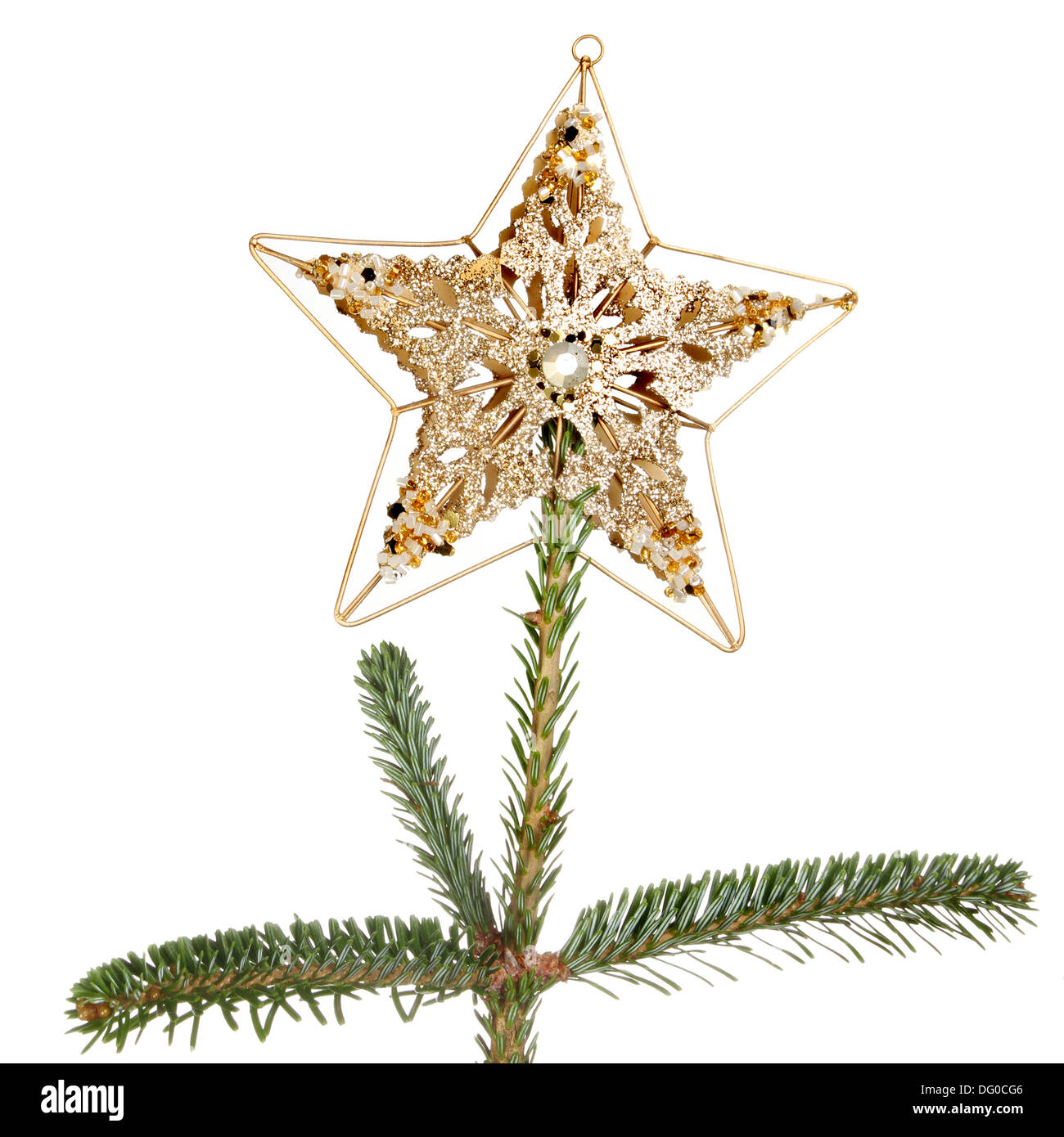 Oro e jeweled stella sulla cima di un albero di Natale isolata contro bianco Foto Stock