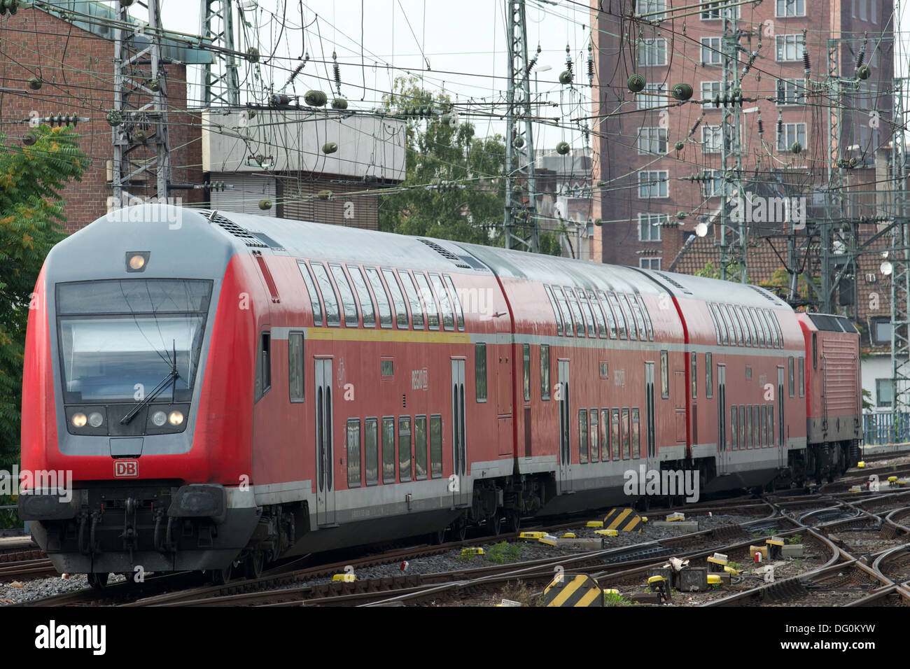 Double-decker treni passeggeri Foto Stock