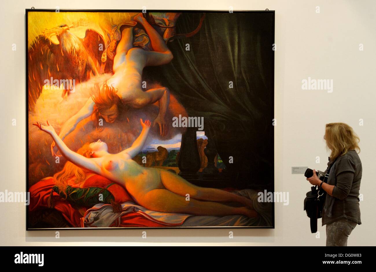 Leipzig, Germania. Undicesimo oct, 2013. 'Danae" (1908) di Richard Mueller (1874-1954) presso il Museum der Bildenden Kuenste a Leipzig, Germania, 11 ottobre 2013. La mostra "La Bella e la Bestia - Richard Mueller & Mel Ramos & Wolfgang Joop' scorre dal 13 ottobre 2013 fino a 12 gennaio 2014. Foto: PETER ENDIG/dpa/Alamy Live News Foto Stock