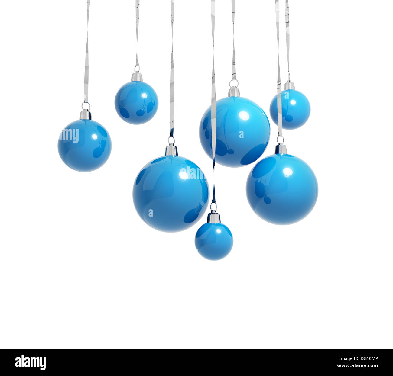 Blu palle di Natale appeso su nastri isolato su bianco Foto Stock